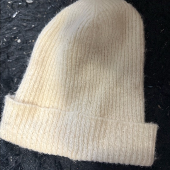 Moncler cream cashmere winter hat - Picture 3 of 3